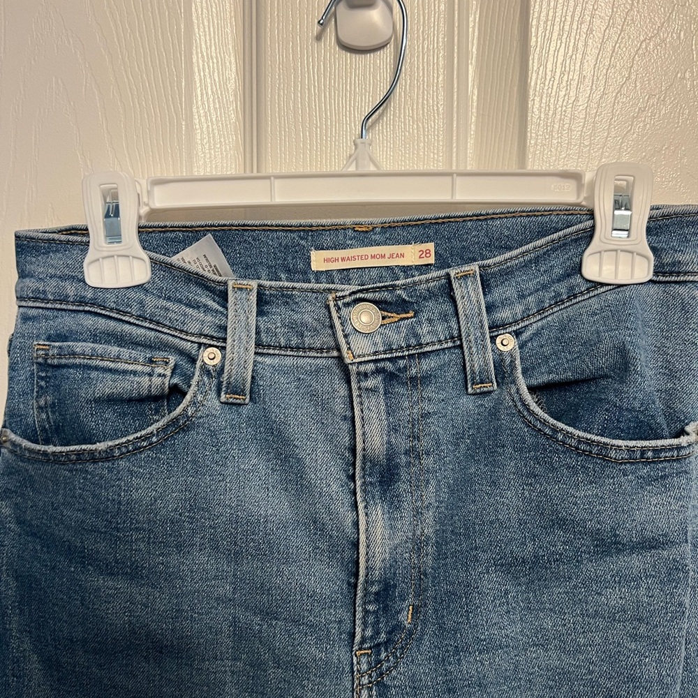 levi’s mom jeans